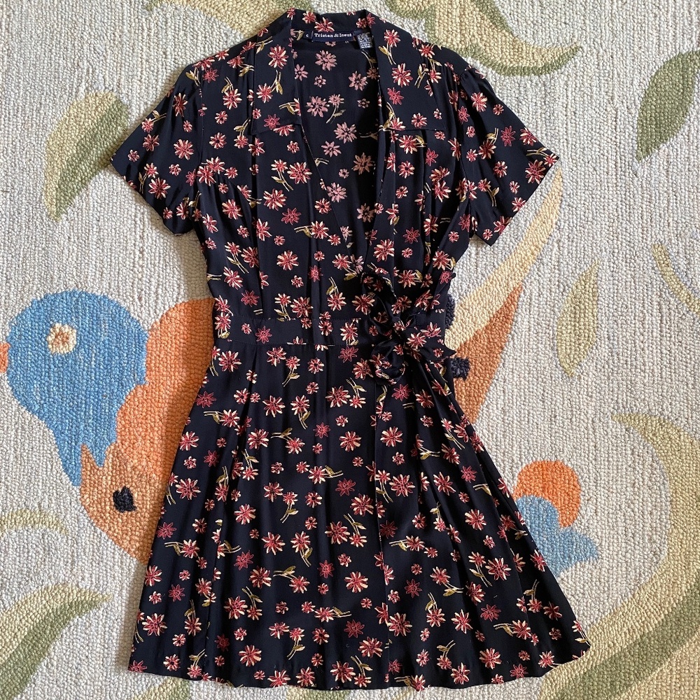 Tristan & Iseut I 90s I Floral Wrap Collared Mini Dress